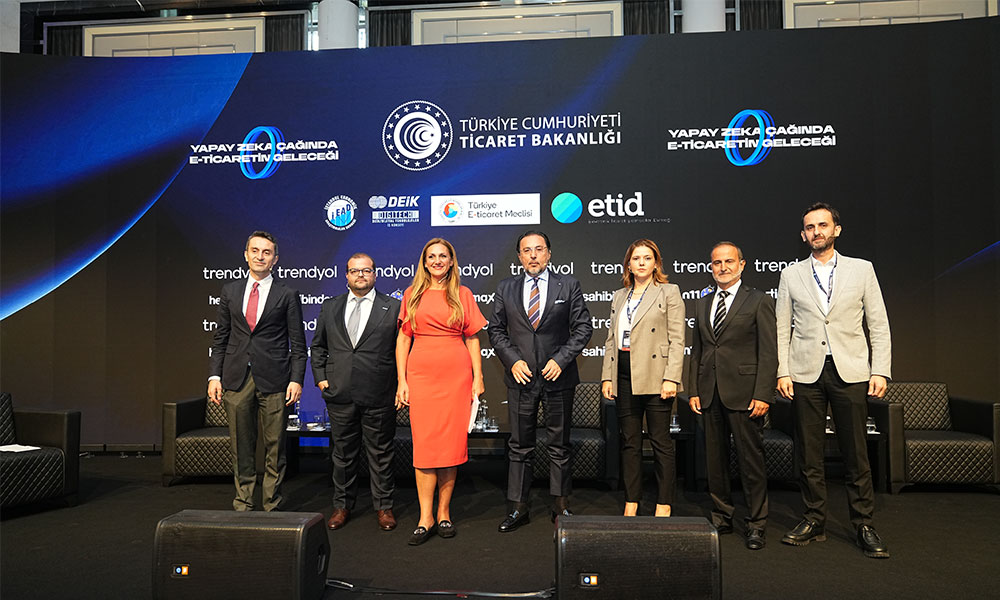 E-Ticaret Zirvesinde Yapay Zekâ Dijital Ticareti Dönüştürüyor